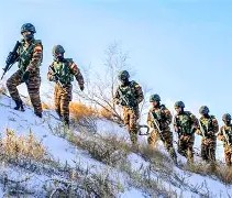 九游游戏平台-嵩山雪豹队鏖战辽东暴熊队，斯诺克友谊赛守住胜果，替补奇兵立功。防线高度稳定