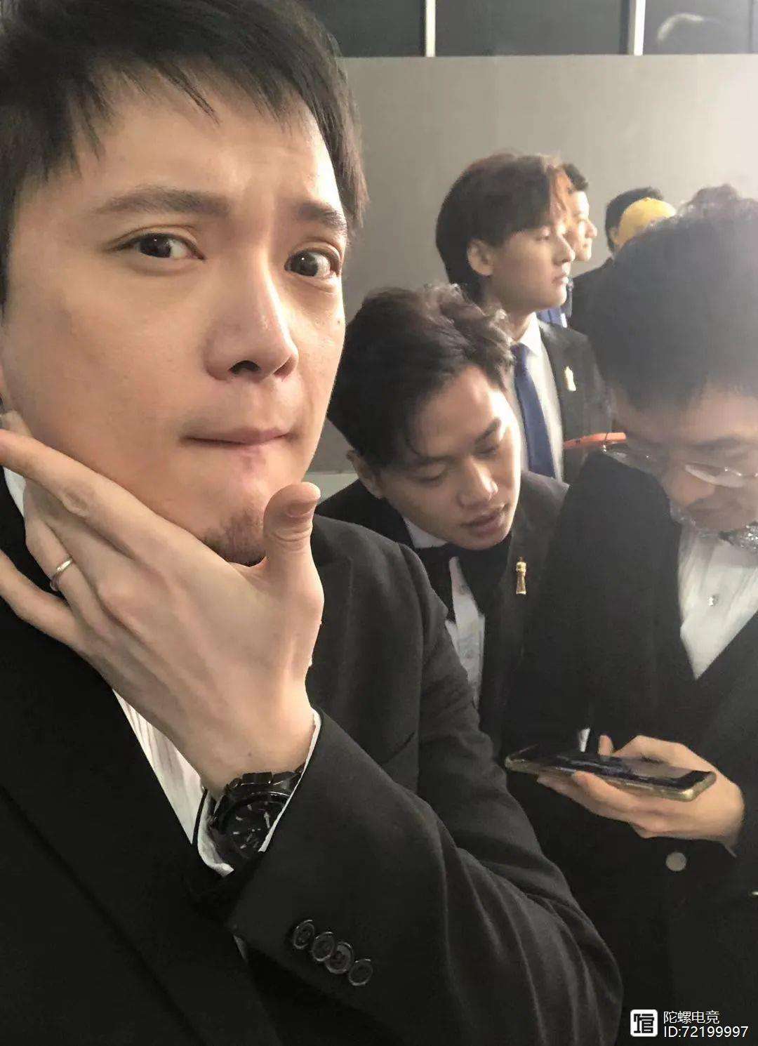 电竞小组赛，漓江玄武队与川蜀闪电队鏖战，VAR改判成焦点！精神属性拉满